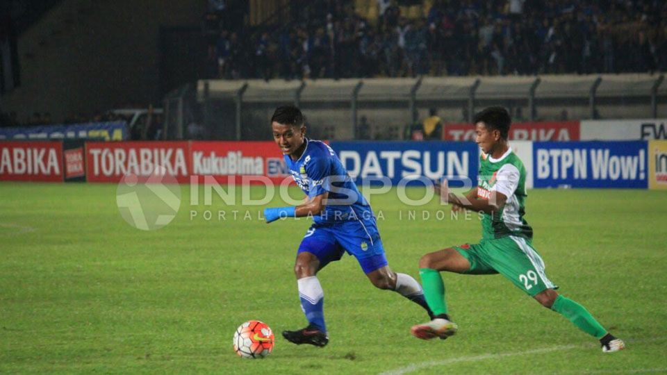 Febri Hariyadi masuk seleksi Timnas Indonesia U-22 usai penampilannya dipantau Luis Milla di ajang Piala Presiden 2017. Copyright: © Ginanjar/INDOSPORT